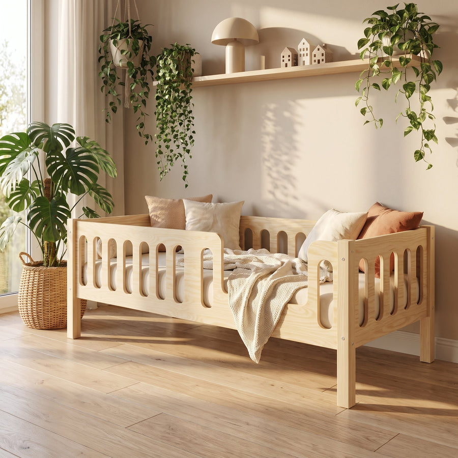 Lit au sol enfant TAO | barrière à barreaux arrondis, bois massif