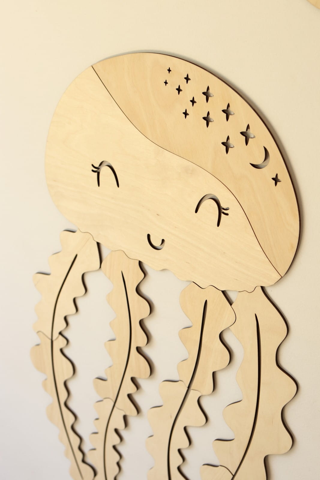 ONDINE – Décoration murale méduse en bois naturel - 36 x 45 cm
